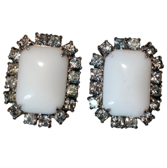 Vintage Signed Weiss White Milk Class Earrings - Picture 2 of 15